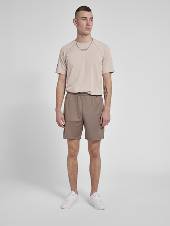 hmlMT LAZE T-SHIRT, CHATEAU GRAY, model