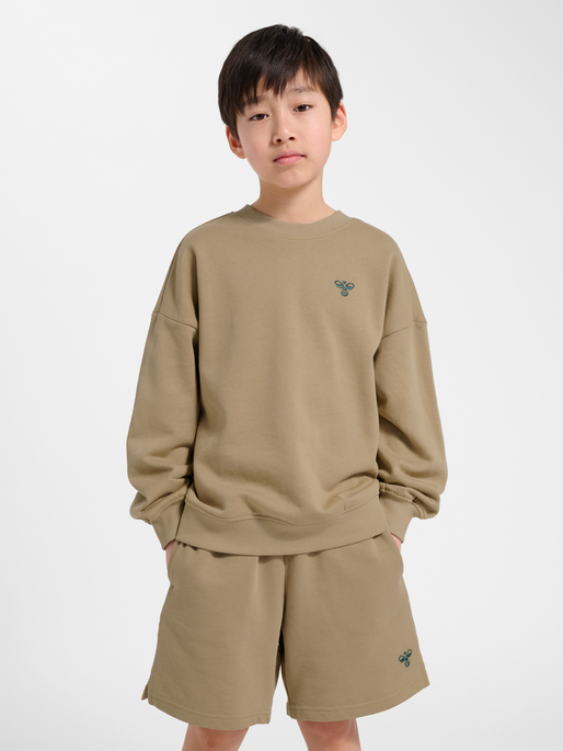 hmlJR JUMP BOXY SWEATSHIRT, SILVER MINK, model