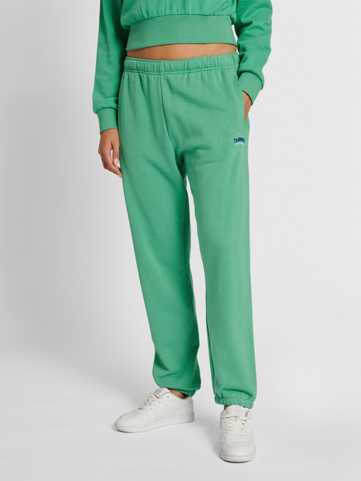 hmlLGC SHAI REGULAR PANTS, GREEN SPRUCE, model