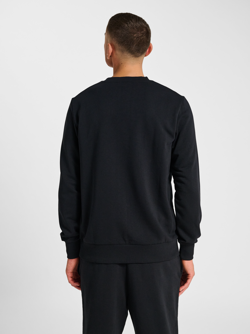 hmlPULSE SWEAT CREWNECK, BLACK, model