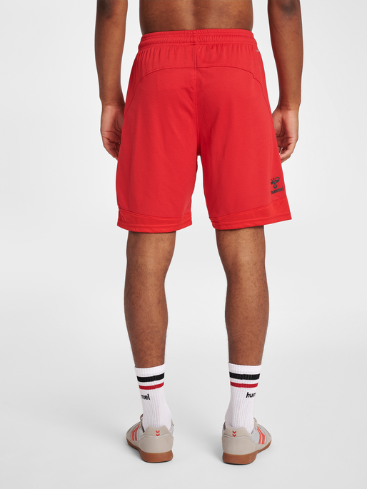 hmlLEAD POLY SHORTS, TRUE RED, model