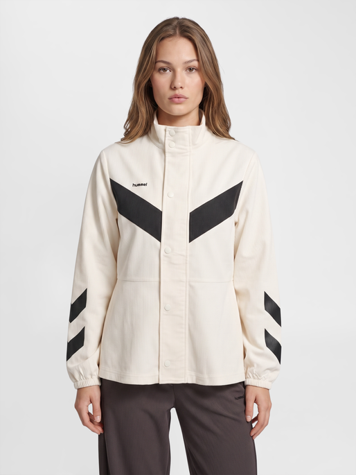 hmlI-D FUNNEL NECK JACKET, EGRET, model