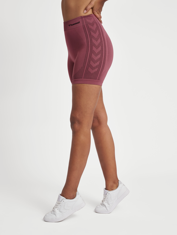 hmlSHAPING SEAMLESS MW SHORTS, NOCTURNE, model