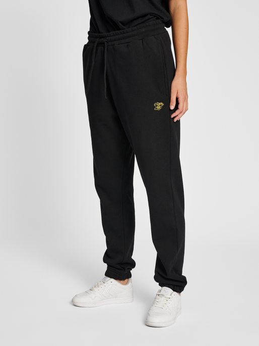 hmlAMNESTY SWEATPANTS, 2001, model