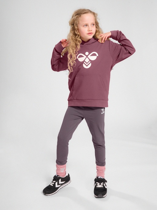 hmlCUATRO HOODIE, ROSE BROWN, model