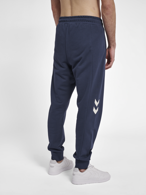 hmlLGC GRAHAM REGULAR PANTS, BLUE NIGHTS, model