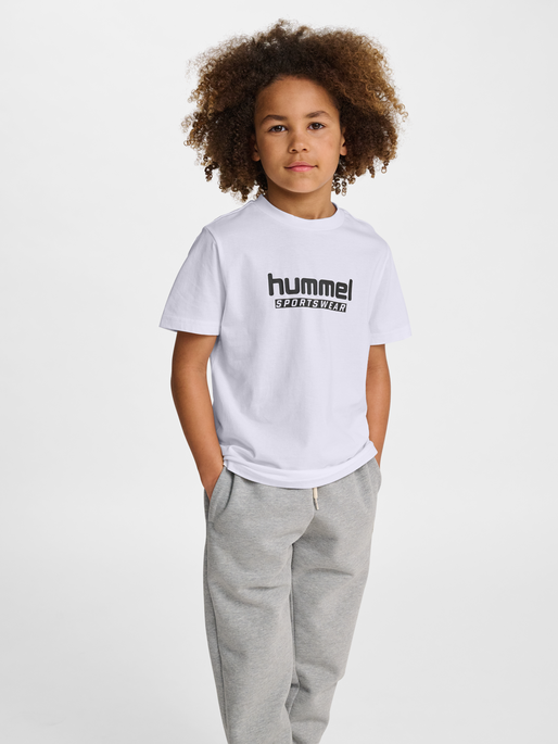 hmlJR BASE T-SHIRT S/S, WHITE, model