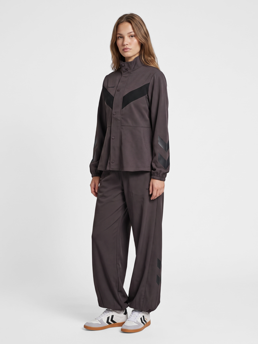 hmlI-D FUNNEL NECK STRIPE JACKET, SHALE, model
