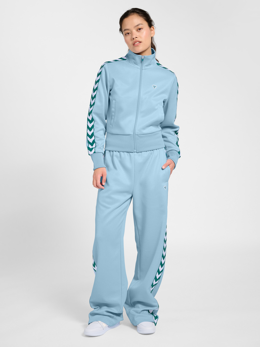 Baggy Logotape Trackpants, LIGHT BLUE/TEAL, model