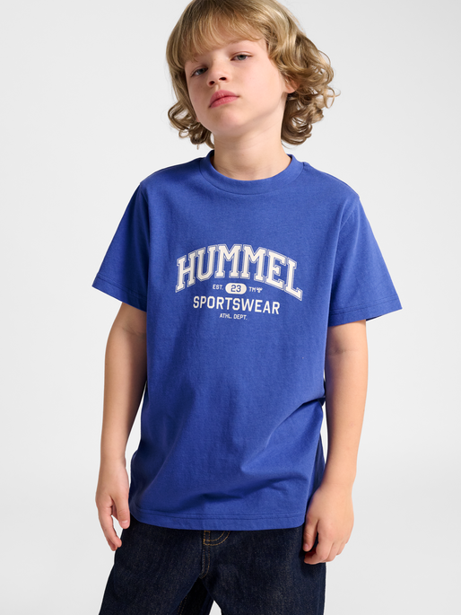 hmlJR REG GRAPHIC T-SHIRT S/S, DAZZLING BLUE, model