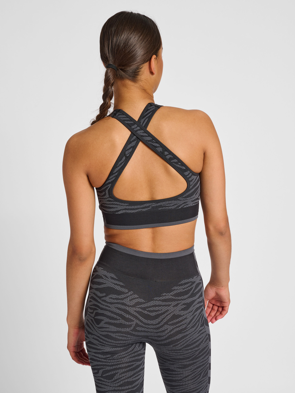 hmlMT SAGA SEAMLESS SPORTS TOP, BLACK/ASPHALT MELANGE, model