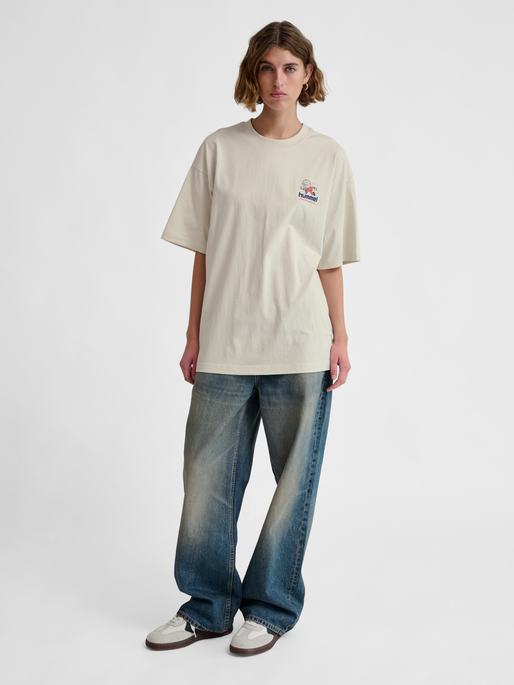 hmlLOOSE T-SHIRT S/S HEADBALL, TOFU, model