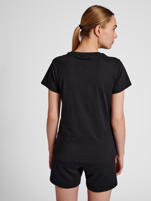 hmlGG12 T-SHIRT S/S WOMAN, BLACK, model