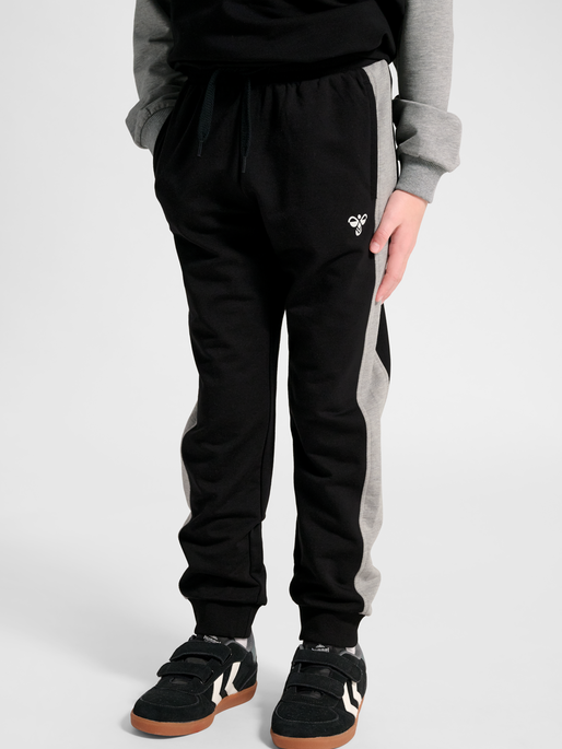 hmlESSEN PANTS, BLACK, model