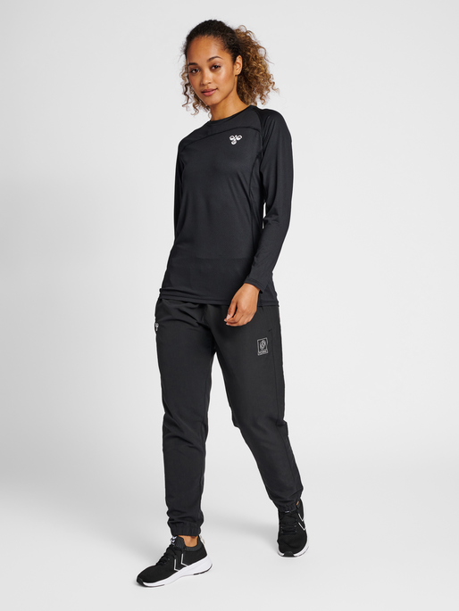 hmlGG12 TRAINING TEE L/S WOMAN, BLACK, model