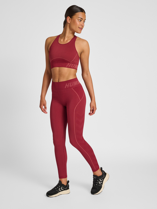 hmlTE CHRISTEL SEAMLESS SPORTS TOP, CABERNET, model