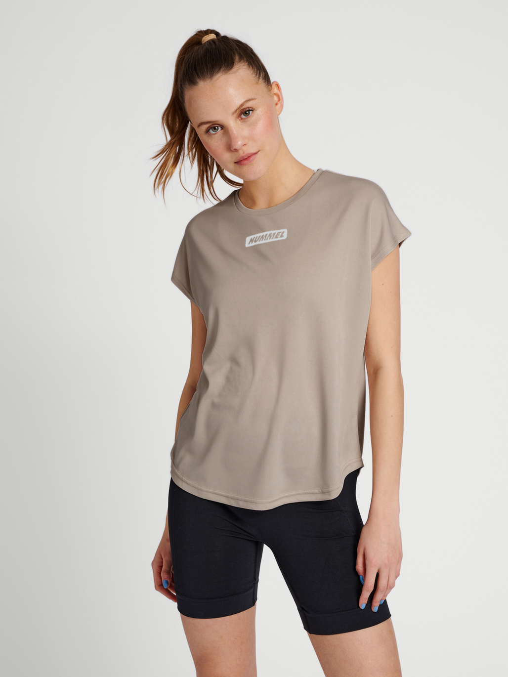 hmlTE TOLA LOOSE T-SHIRT, CHATEAU GRAY, model