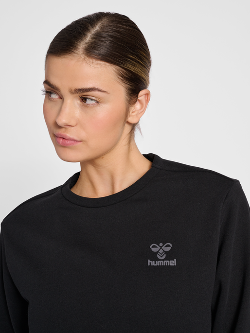 hmlOFFGRID SWEATSHIRT WO, JET BLACK, model