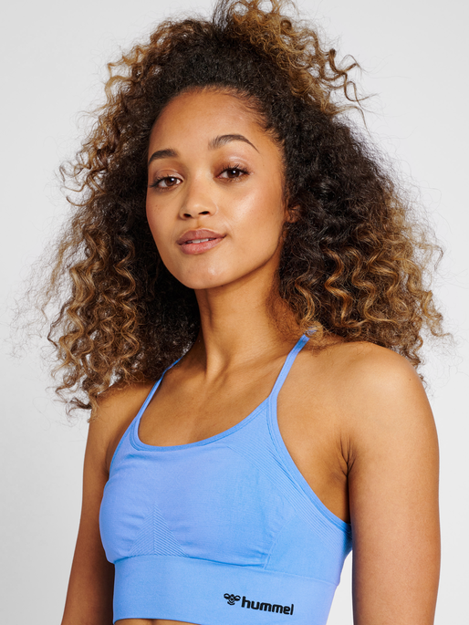 hmlTIFFY SEAMLESS SPORTS TOP, MARINA, model