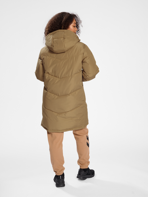 hmlLGC MIA LONG PUFF COAT, TIGERS EYE, model