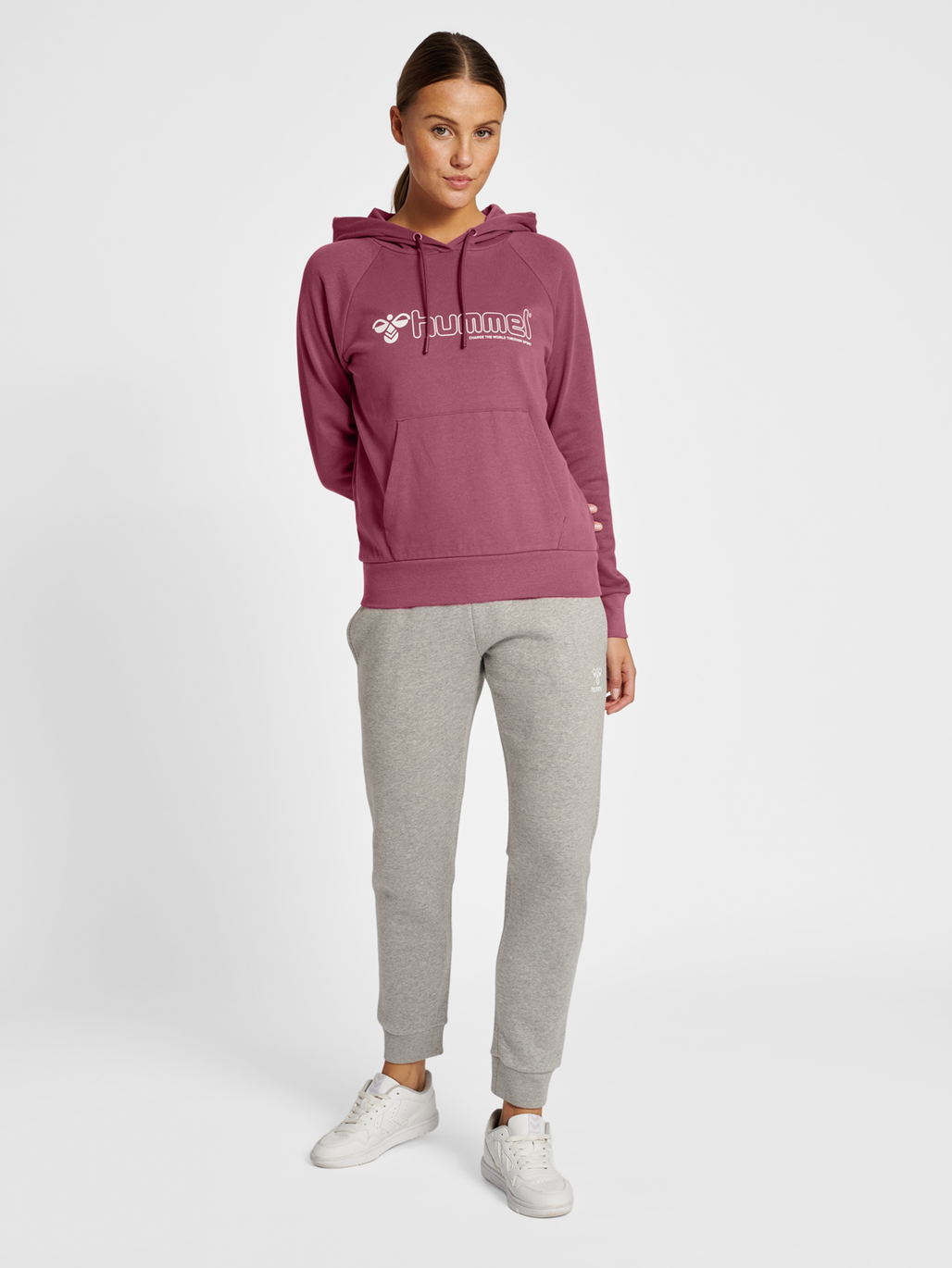 hmlNONI 2.0 HOODIE, RENAISSANCE ROSE, model