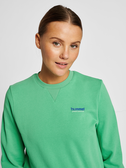 hmlLGC SHAI SHORT SWEATSHIRT, GREEN SPRUCE, model