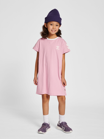 hmlMILLE T-SHIRT DRESS S/S, ZEPHYR, model