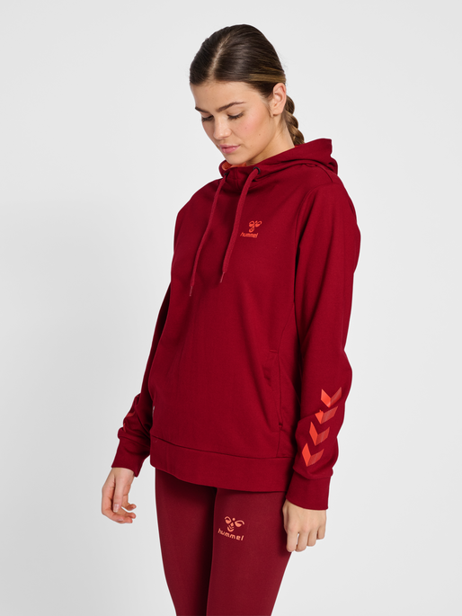 hmlOFFGRID COTTON HOODIE WO, RHUBARB/NASTURTIUM, model