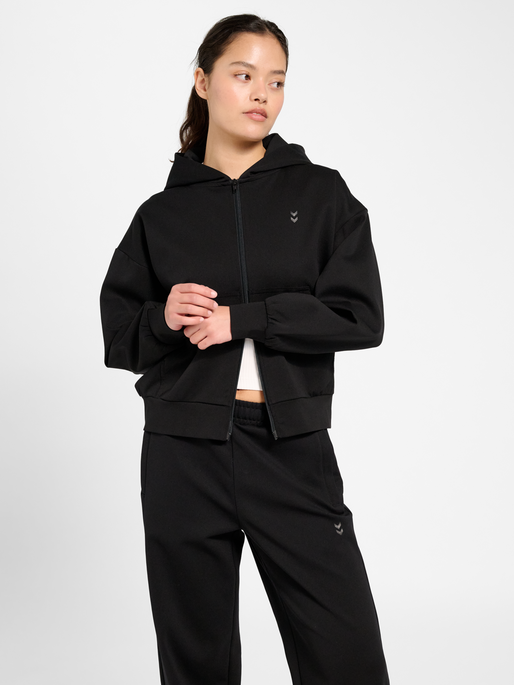 hmlDEFENDER W ZIP HOODIE, BLACK, model