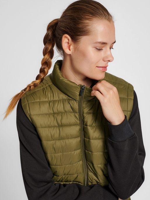 hmlRED QUILTED WAISTCOAT WOMAN, DARK OLIVE, model