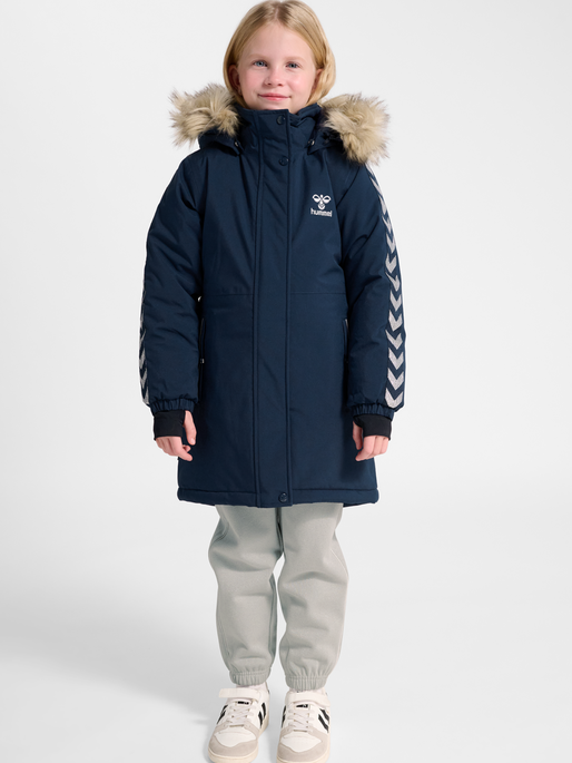 hmlLEAF TEX COAT, BLACK IRIS, model