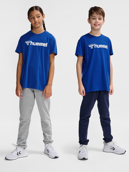 hmlGO 2.0 LOGO T-SHIRT S/S KIDS, TRUE BLUE, model