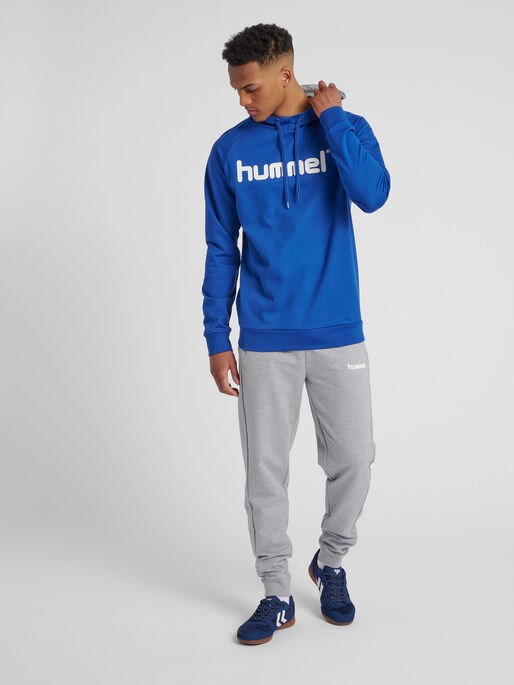 HUMMEL GO COTTON LOGO HOODIE, TRUE BLUE, model