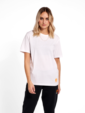 hmlLGC LEON T-SHIRT, WHITE, model