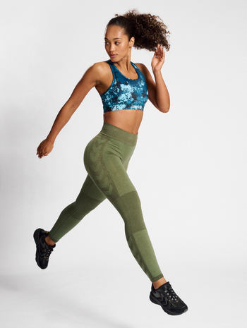 hmlTE DIGI SANDSTORM AOP SPORTS BRA, DEEP TEAL, model