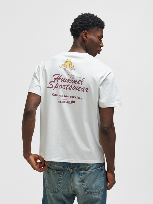 hmlLOOSE T-SHIRT S/S CALL US, WHITE, model