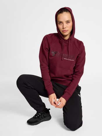 hmlNONI 2.0 HOODIE, CABERNET, model