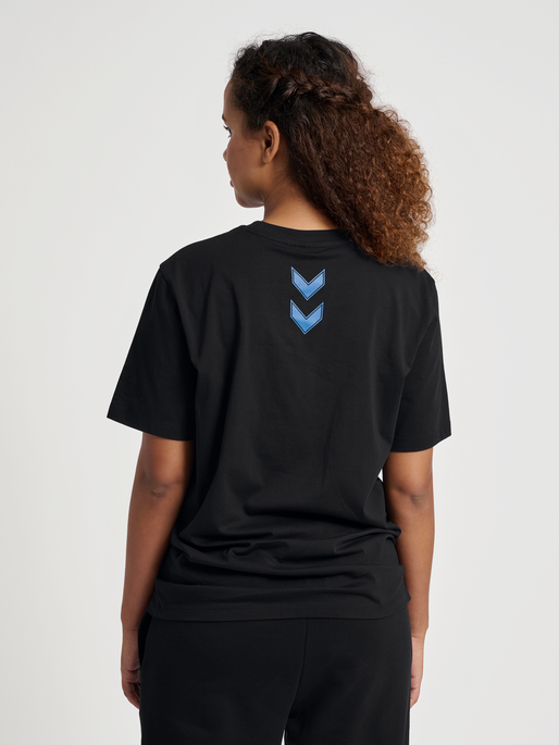 hmlHIVE AIDEN T-SHIRT, 2001, model