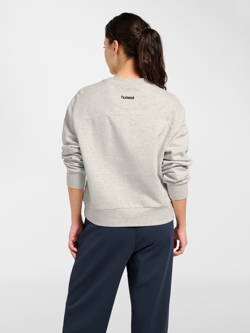 hmlFOUNDATION SWEATSHIRT, LIGHT GREY MELANGE, model