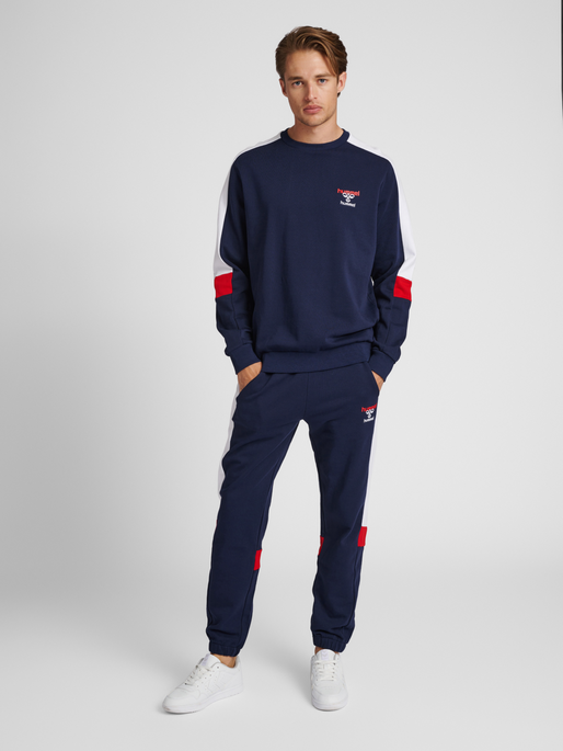 hmlIC CLAUDE SWEATSHIRT, 7666, model