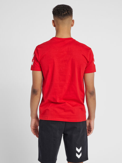 HUMMEL GO COTTON T-SHIRT S/S, TRUE RED, model
