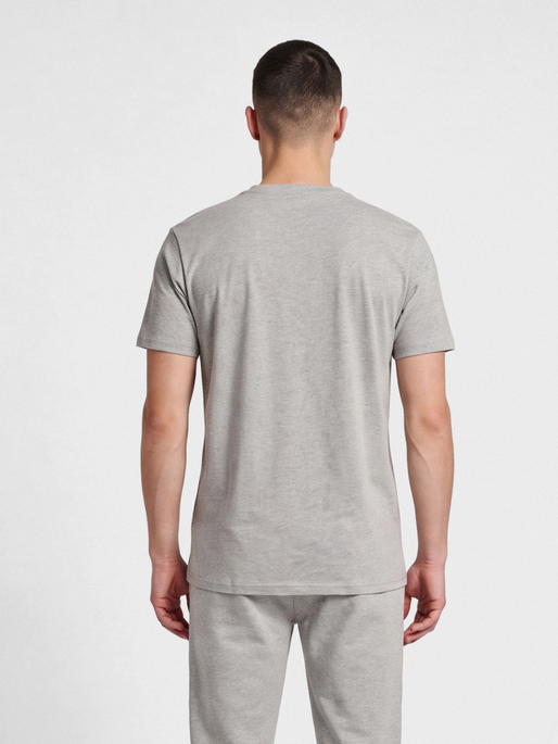 hmlRED BASIC T-SHIRT S/S, GREY MELANGE, model