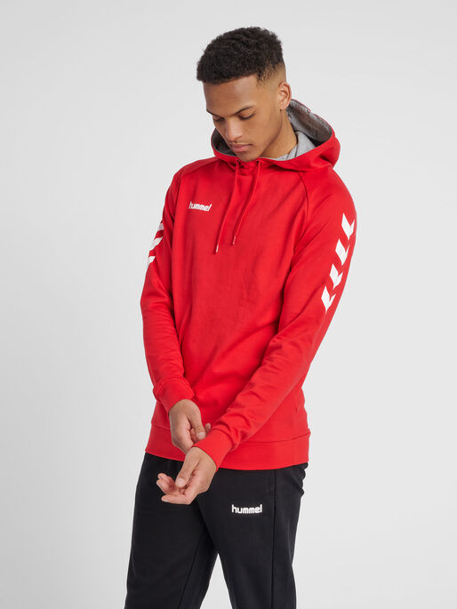 HUMMEL GO COTTON HOODIE, TRUE RED, model