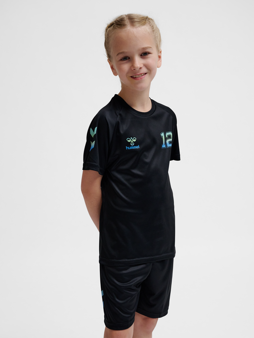 hmlSHIMMER T-SHIRT S/S, BLACK, model