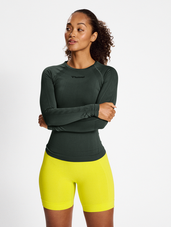 hmlMT SHAPING SEAMLESS T-SHIRT L/S, CLIMBING IVY, model