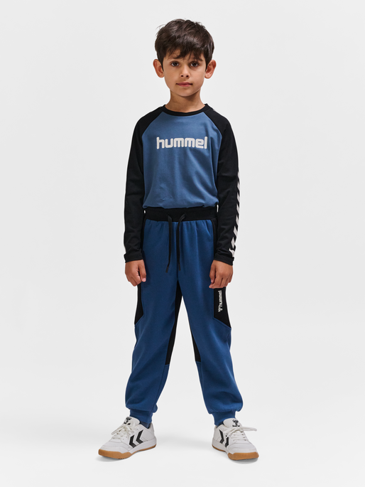 hmlREADY PANTS, ENSIGN BLUE, model