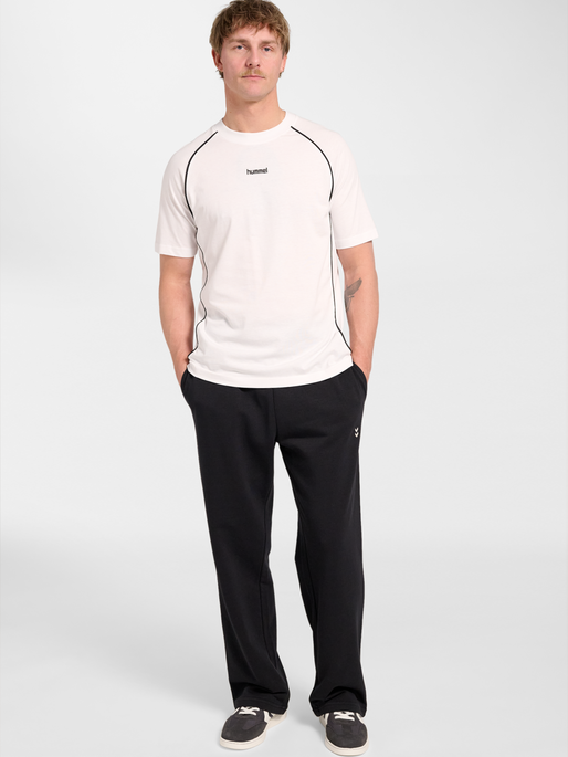 hmlPITCH REST DAY T-SHIRT S/S, WHITE, model