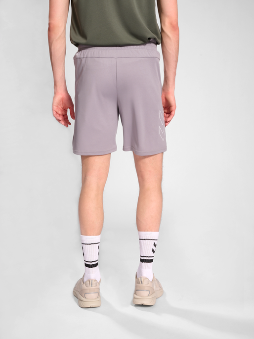 hmlTE FLEX MESH SHORTS, SHARKSKIN, model