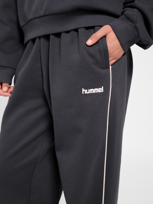 hmlKEEPER W PIPING SWEATPANT, EBONY, model