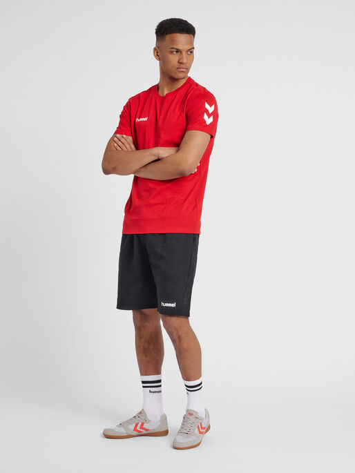 HUMMEL GO COTTON T-SHIRT S/S, TRUE RED, model